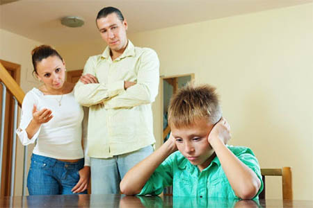 چرا برخی از والدین در تربیت کودکشان خشمگین و عصبانی میشوند؟